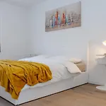 Ana *
